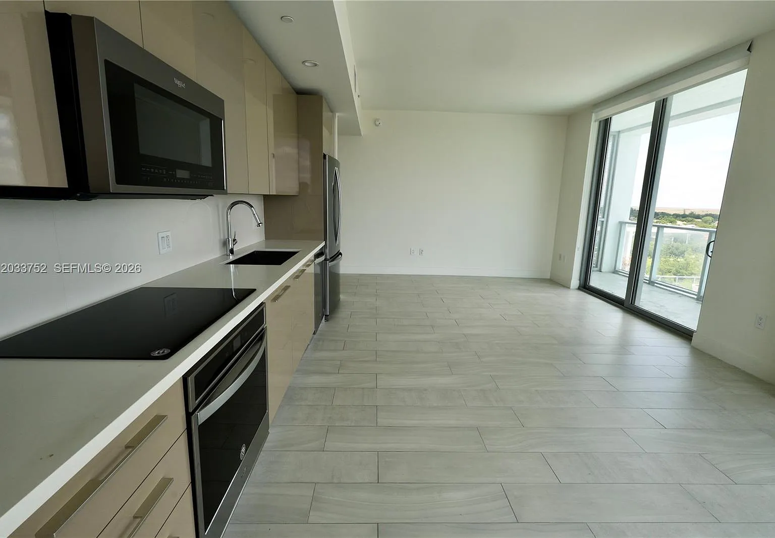 Metropica North Tower One — Photo 1