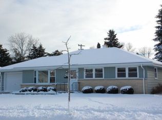233 E Antoine Dr, Port Washington, WI 53074