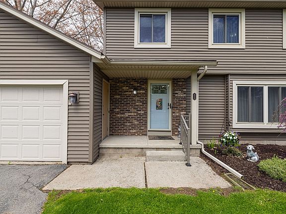 2nd image of 65 Olde Tavern Cir