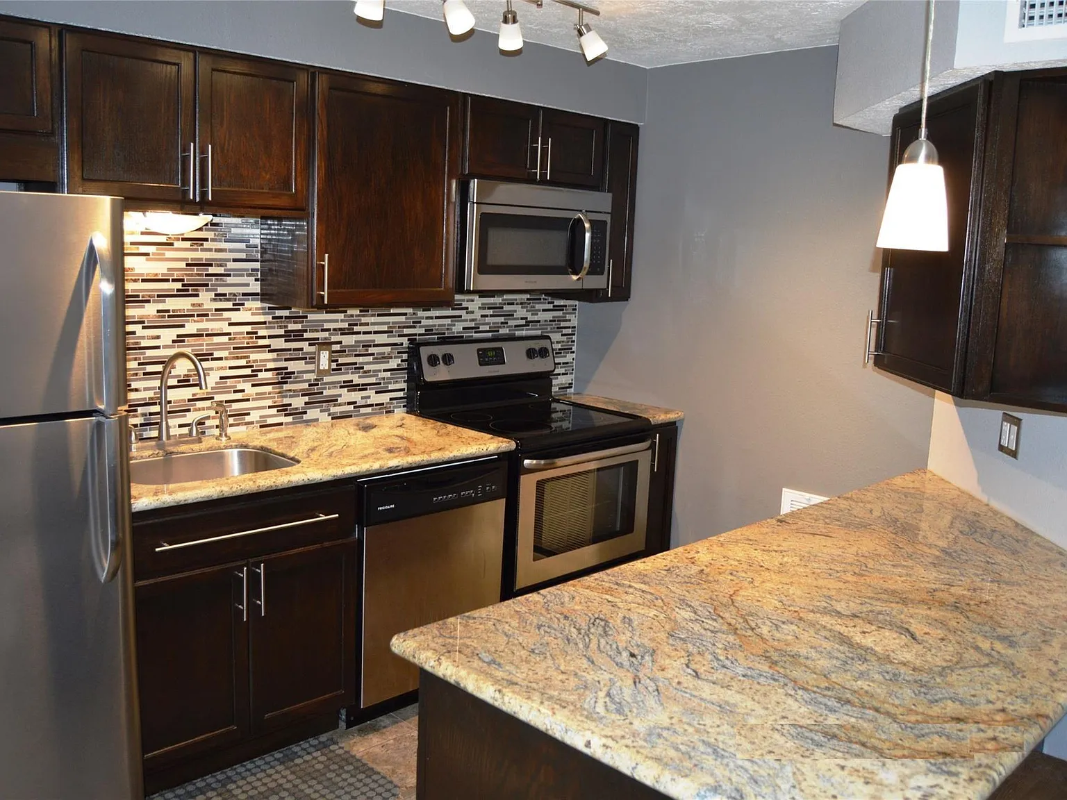 1 bed, 1.0 bath, 1348 sqft, $800 — Photo 4