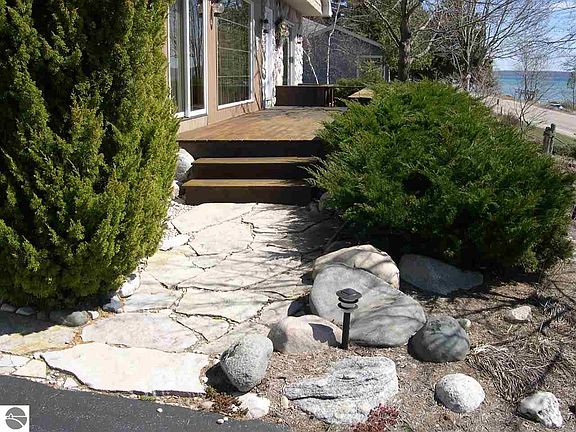 4th image of 2896 Crystal Dr