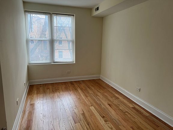4th image of 5322 N Francisco Ave APT 2N