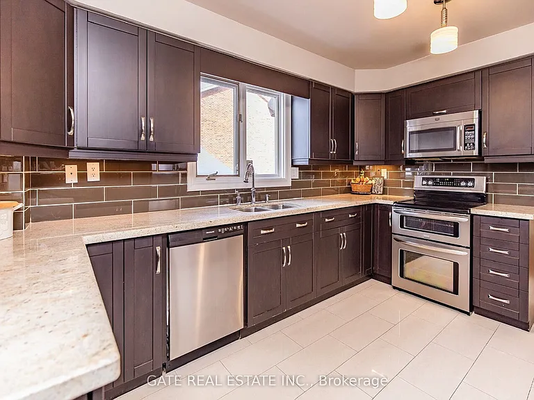 60 Scott St — Photo 1
