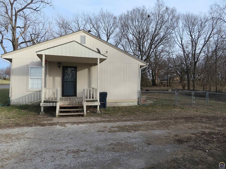 1st image of 411 W Lake St