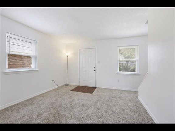 3rd image of 3702 Saratoga Dr