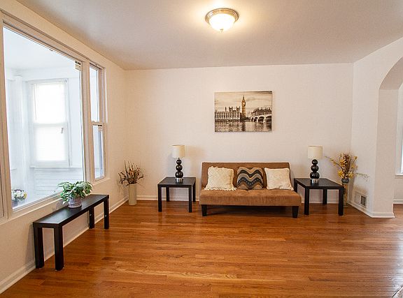 5th image of 242 S 19th Ave