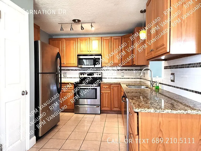704 Carnation Dr — Photo 5