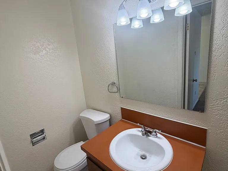1228 S Juniper St — Photo 9
