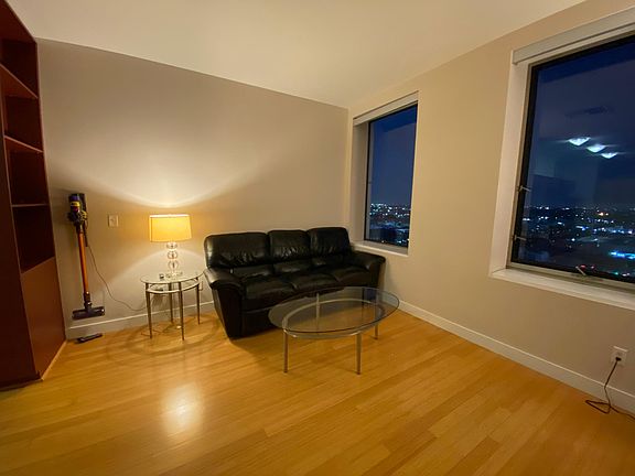 4th image of 3810 Wilshire Blvd APT 1811