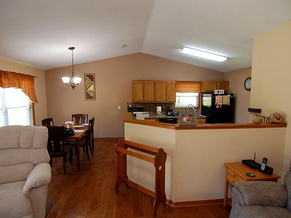 5th image of 23585 Mapleridge Dr
