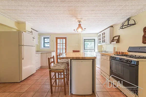 Rented by Ideal Properties Group | media 4