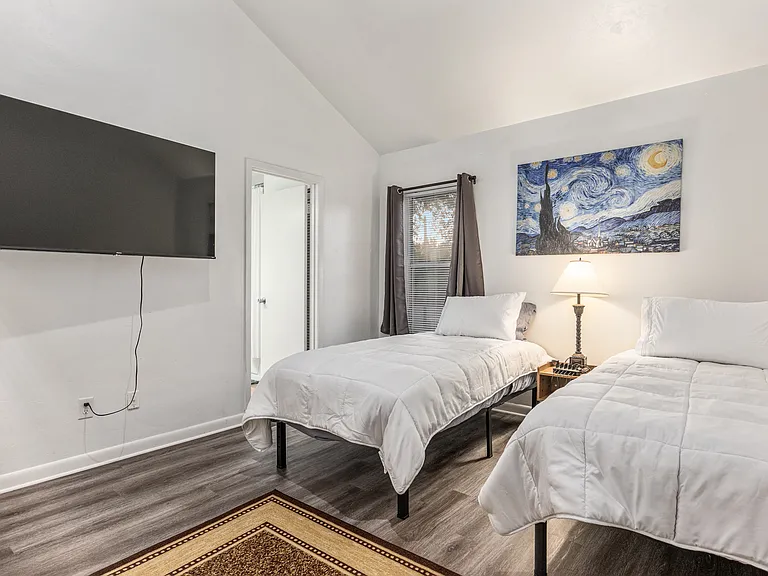 Timberland Apartments — Photo 19