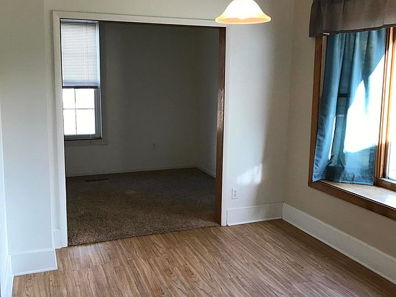 3rd image of 722 4th Ave