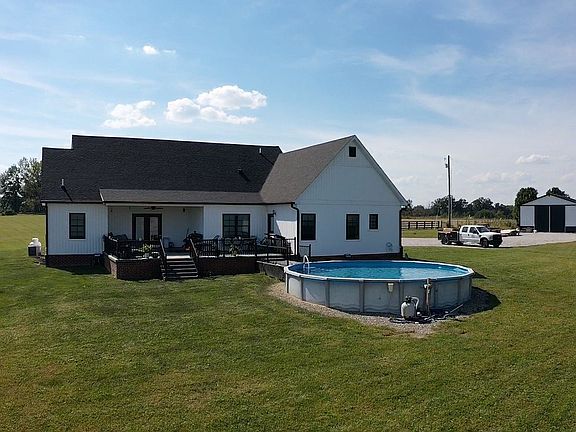 2nd image of 1626 Craycraft Rd