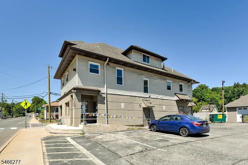 1 bed, 1.0 bath, $1,600 — Photo 3
