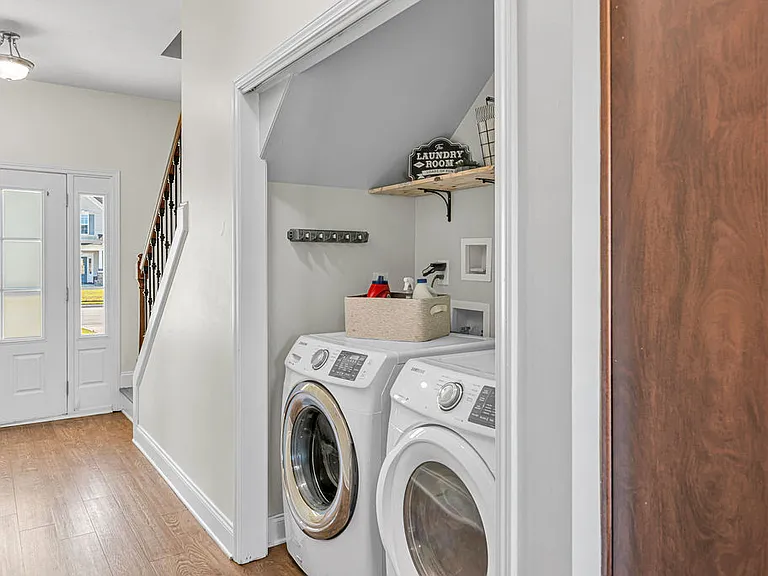 218 Maidstone Dr — Photo 16