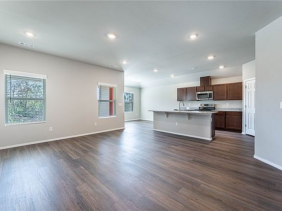 3rd image of 884 S Brambling Ln