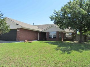 1910 SW 43rd St, Lawton, OK 73505