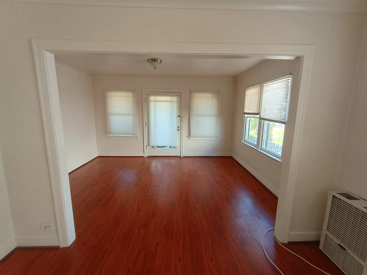 1 bed, 700 sqft, $1,800 — Photo 3