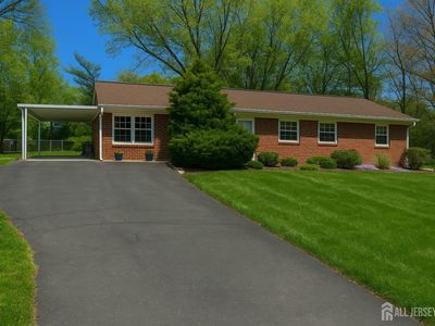 8 Delsey Rd, Kendall Park, NJ, 08824