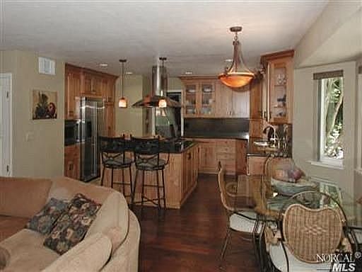 Kitchen fm Family Rm