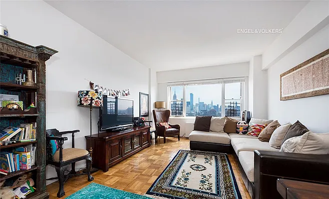 Rented by Engel & Völkers New York City | media 27