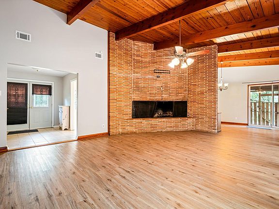 4th image of 275 Hillcrest Dr