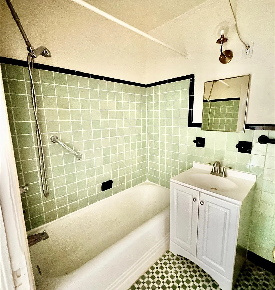 2 bed, 1.0 bath, 600 sqft, $2,400 — Photo 4