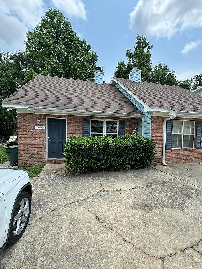 1005 Carrin Dr — Photo 1