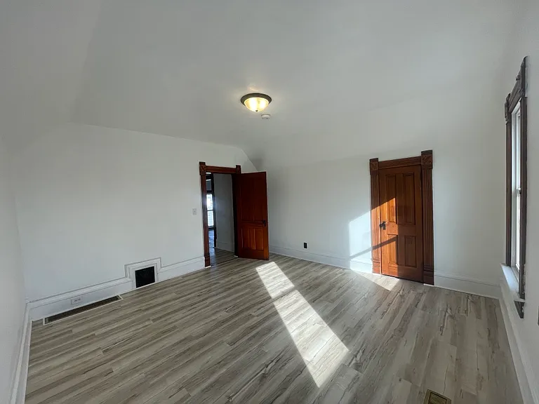 414 E Wheeler St — Photo 5