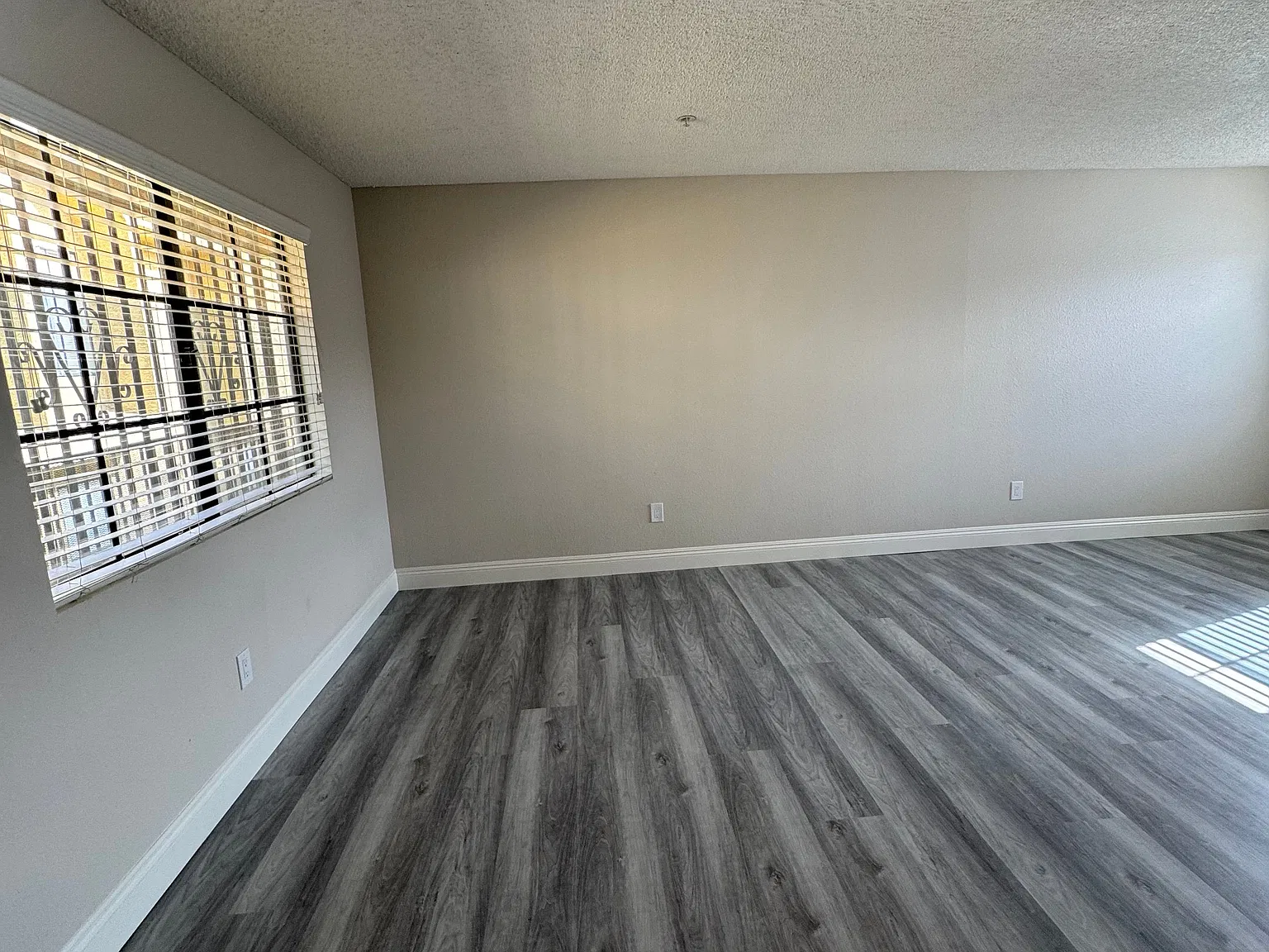 2 bed, 900 sqft, $2,595 — Photo 3