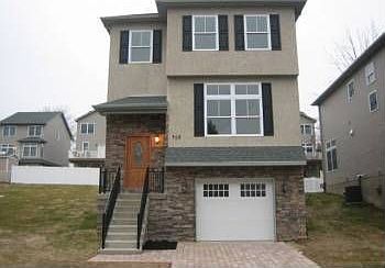 1st image of 460 Oriole St