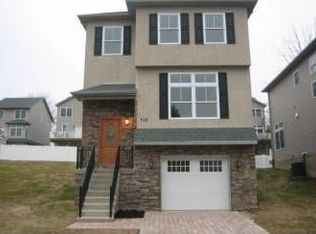 460 Oriole St, Philadelphia, PA 19128