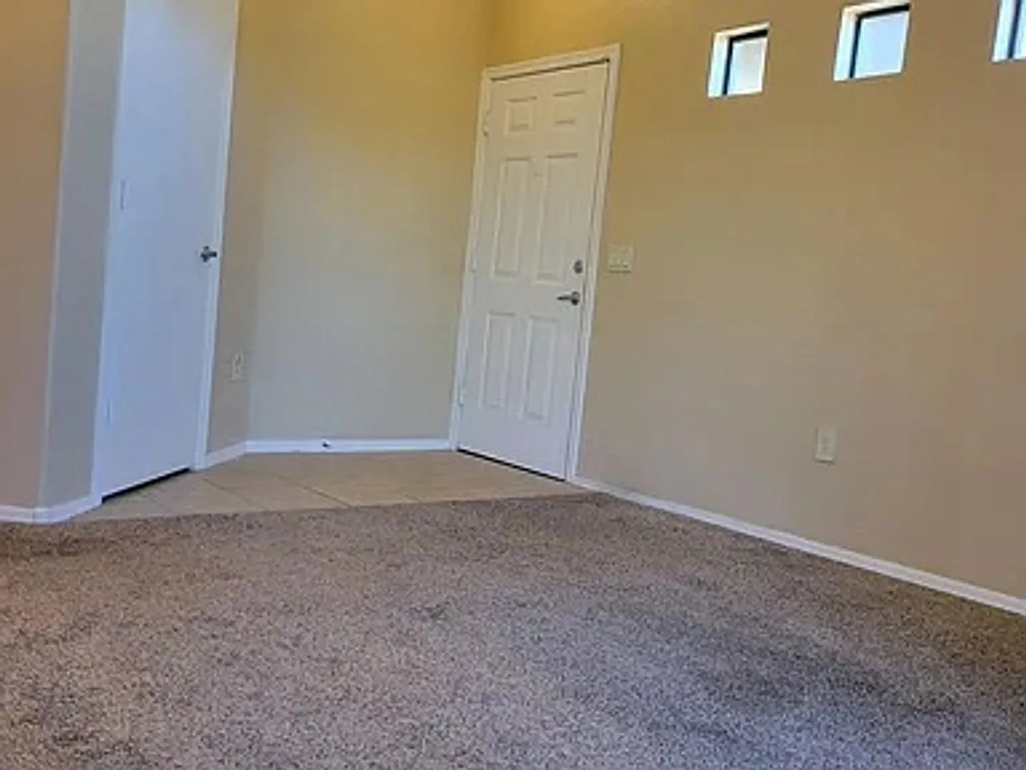 Ground level, 1bd, Gated, Community Pool — Photo 2