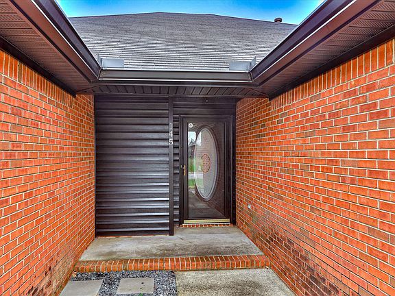 2nd image of 145 Summerfield Circle
