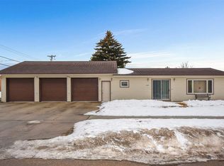 2325 8th St NW, Minot, ND 58703