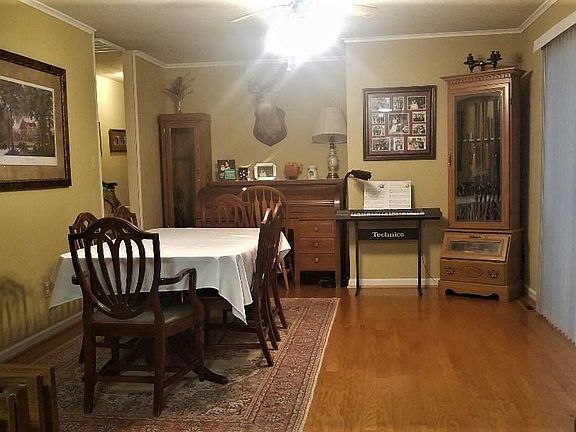 5th image of 1105 Leonard Dr
