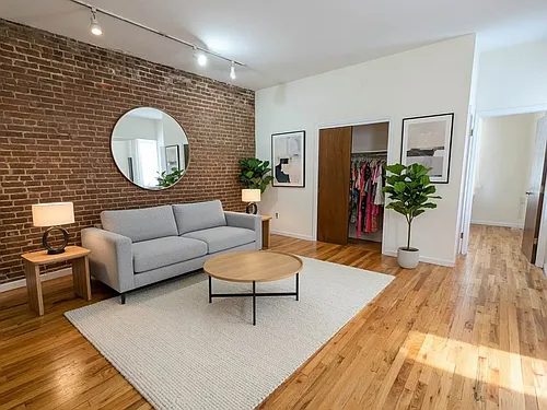 162 W 80th St #5G Photo 1 162 W 80th St #5G Photo 1