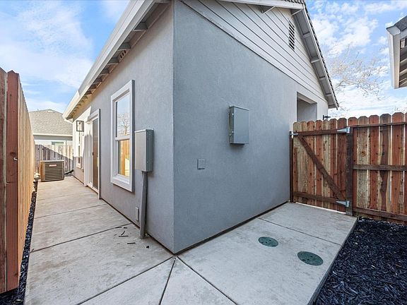 4th image of 6651-6655 Sunset Bluffs St #364CBFD4