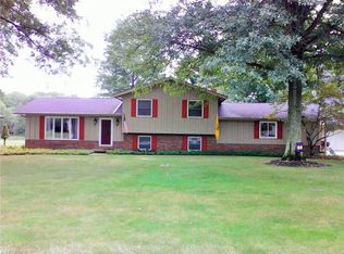 2728 Floraway Dr, Barberton, OH 44203
