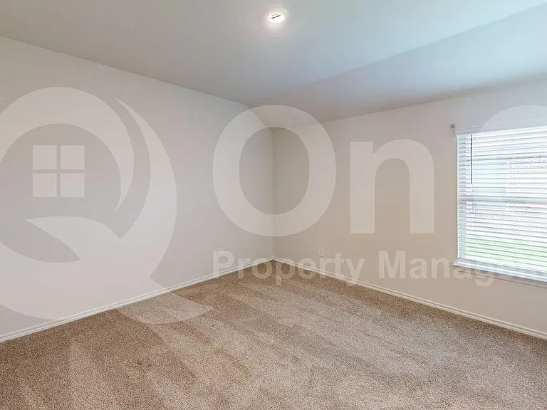 915 Presleigh Dr — Photo 8
