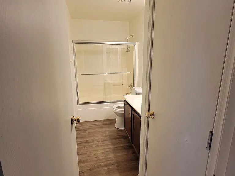 1289 E Clifton Ave — Photo 23