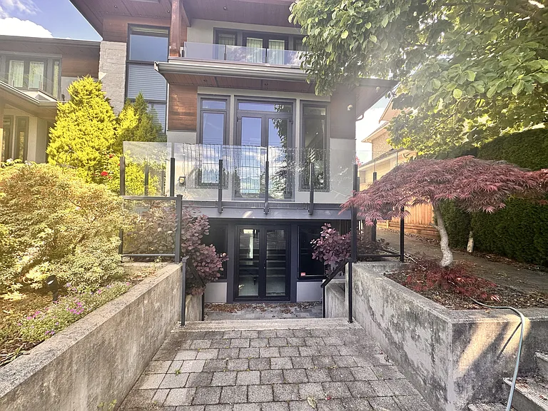 2459 Lawson Ave — Photo 16