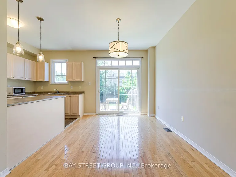 2413 Whistling Springs Cres — Photo 9