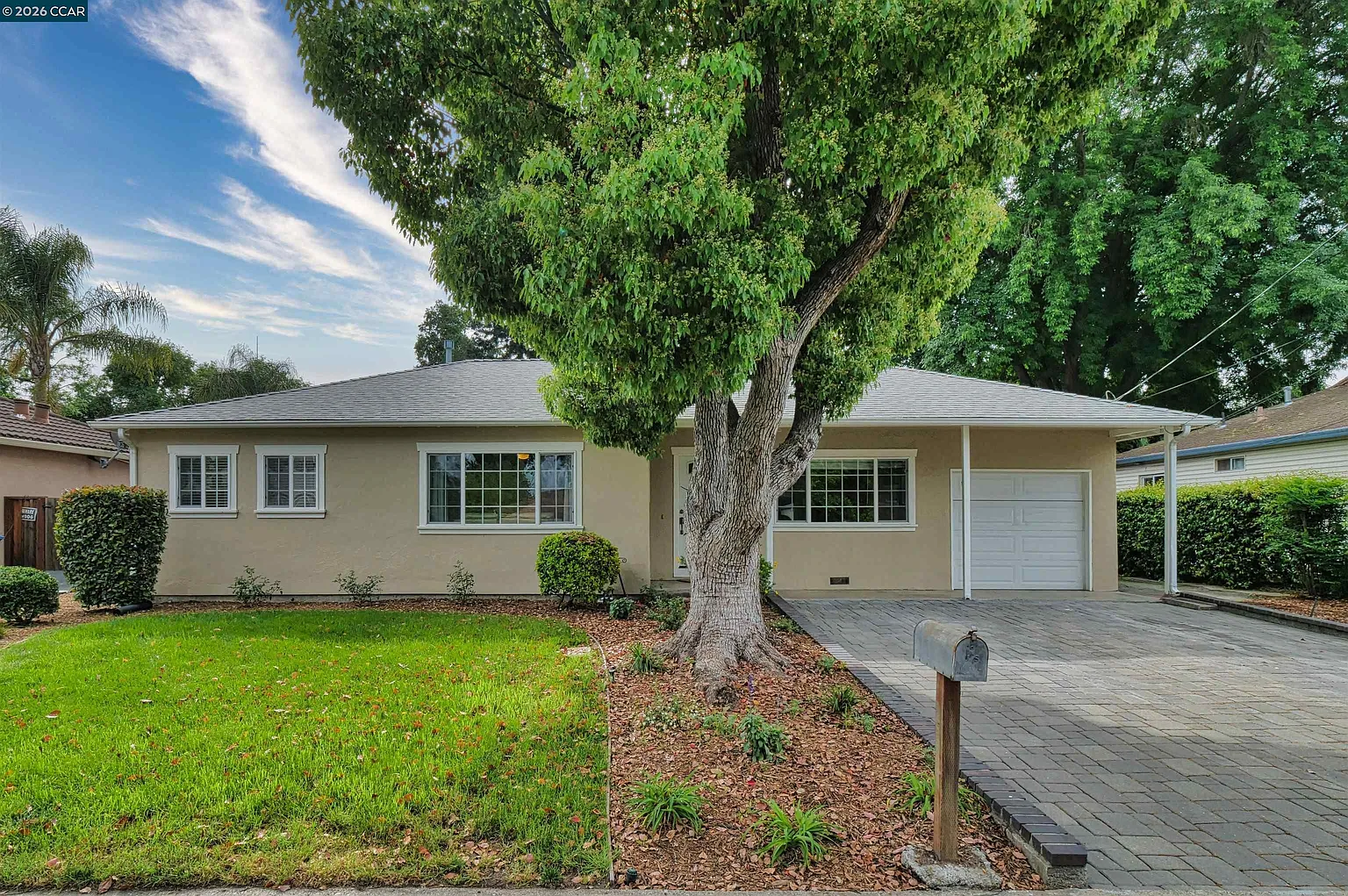 1260 Apple Dr photo 1