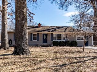 305 S County Line Rd, Windsor, MO 65360