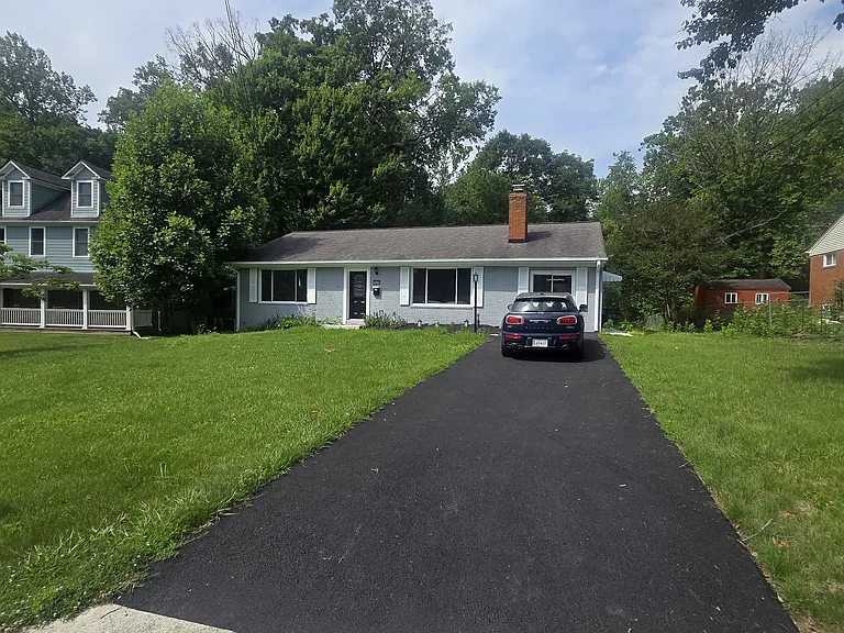 3629 Parklane Rd — Photo 2
