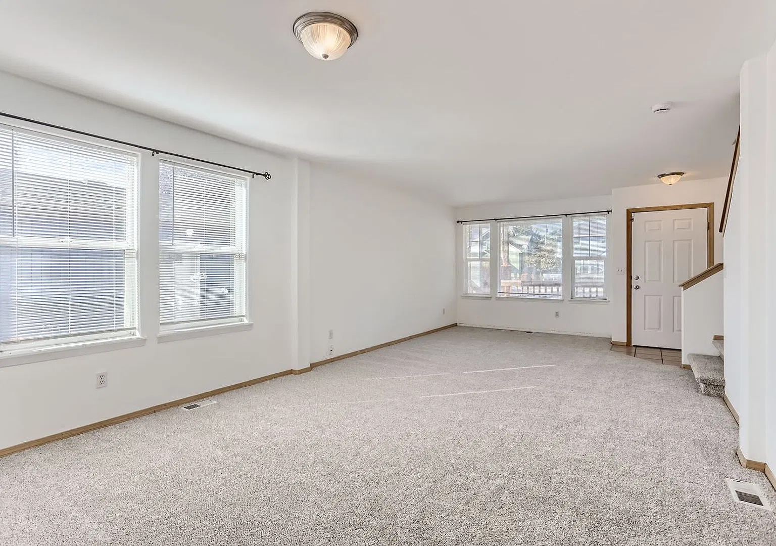 2318 Everett — Photo 4