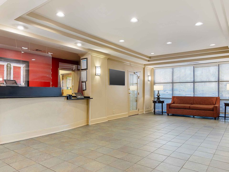 Lobby and Guest Check-in