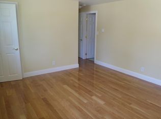 27 Neillian St, Bedford, MA 01730